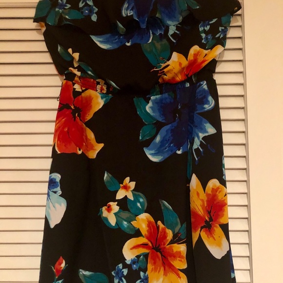 Strapless dress, Ruffles, Flowers, Pockets -love!! - Picture 2 of 6